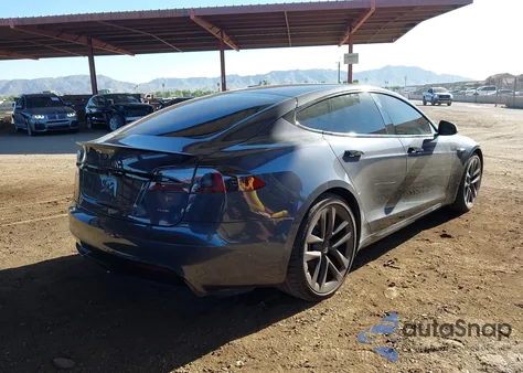 2021 Tesla Model S Plaid Tri Motor All-Wheel Drive from USA, damaged, VIN 5YJSA1E64MF441775